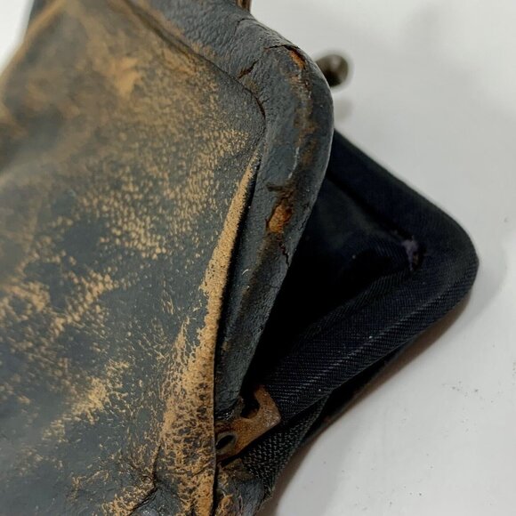 VICTORIAN Style Black Worn Leather Change Coin Purse Kiss Lock Clasp WALLET VTG - Picture 6 of 6